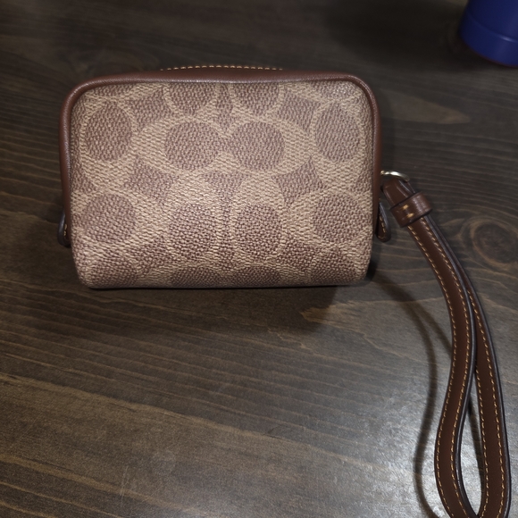 Coach Tan/Brown Small Signature Wristlet with Gold Hardware - Picture 2 of 6